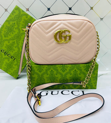 GUCCI Marmont Shoulder Bag