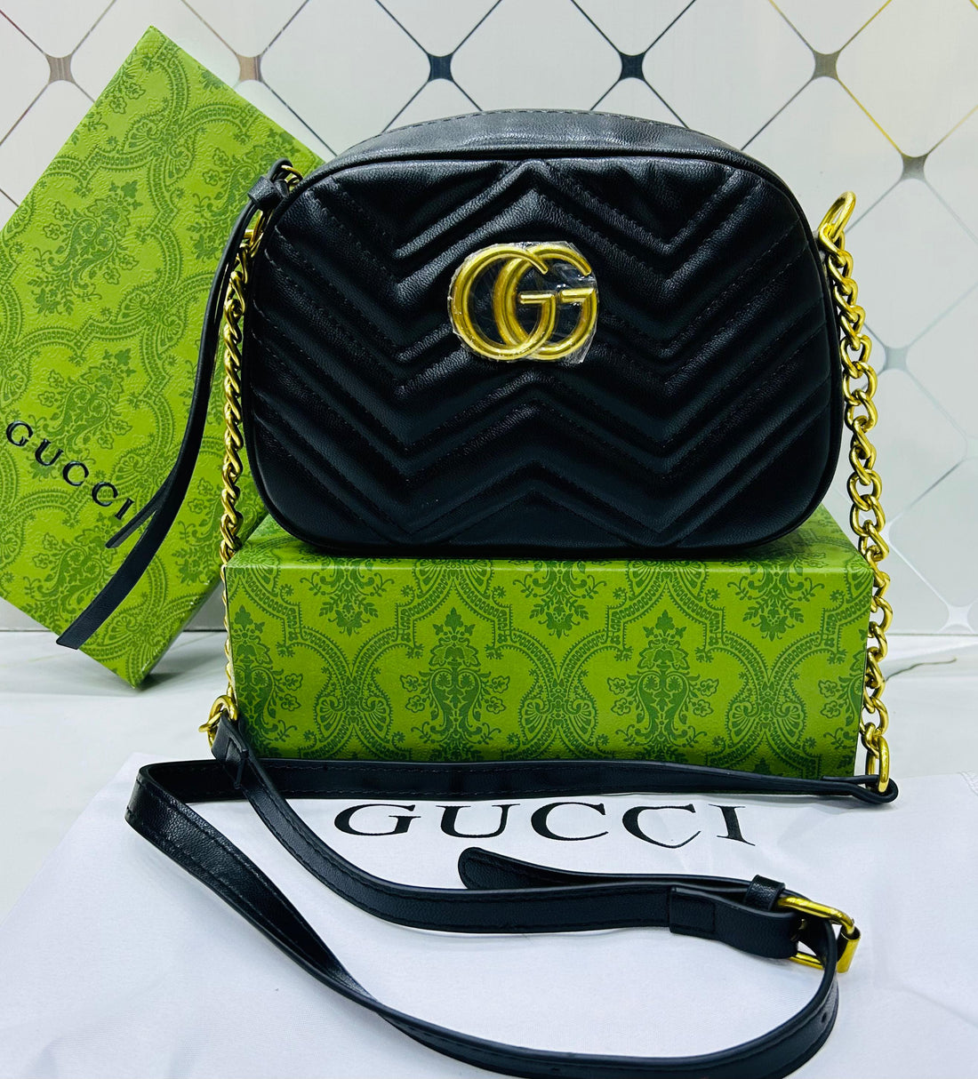 GUCCI Marmont Shoulder Bag